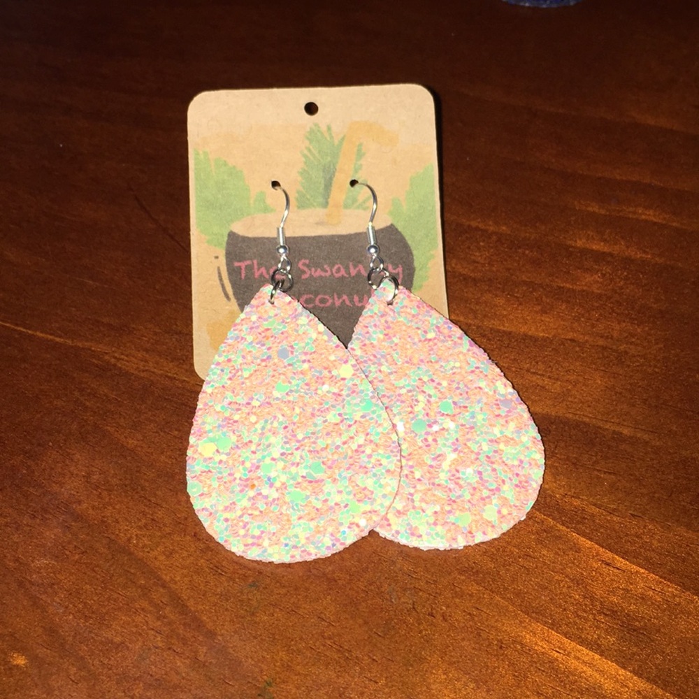 💥3/$15💥Pink Sparkly Teardrop Earrings